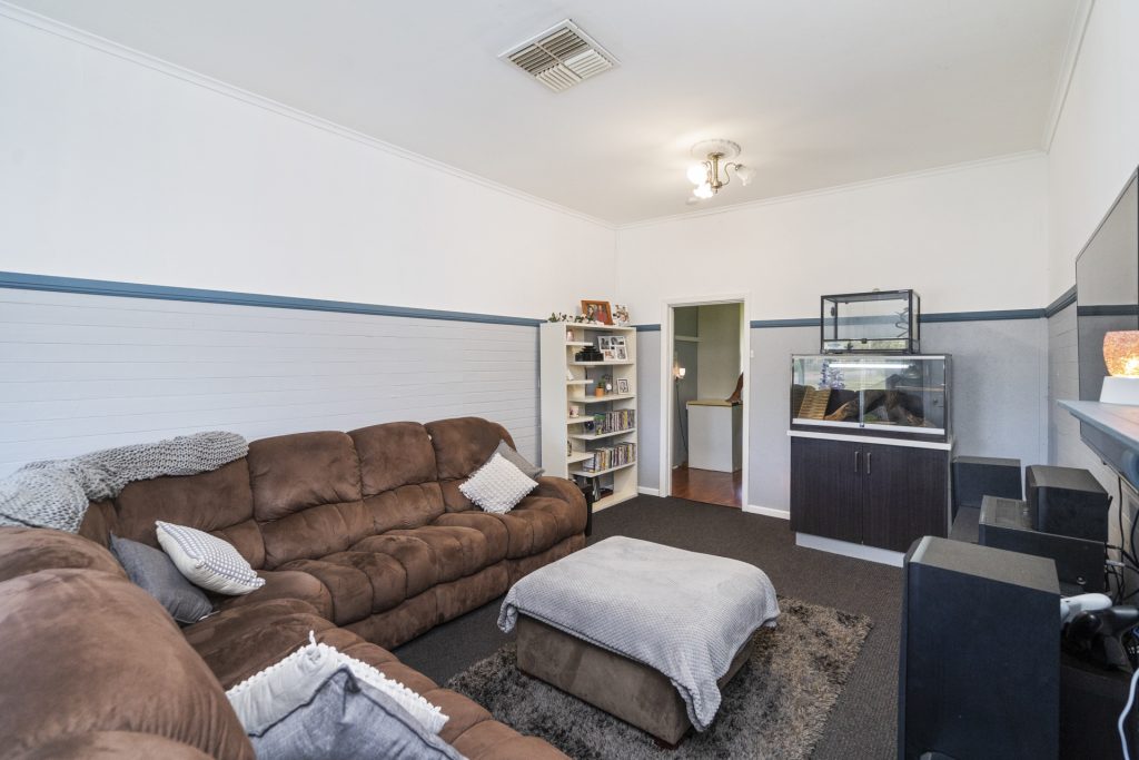 7 Brisbane Street, Wamoon NSW 2705 - photo 5