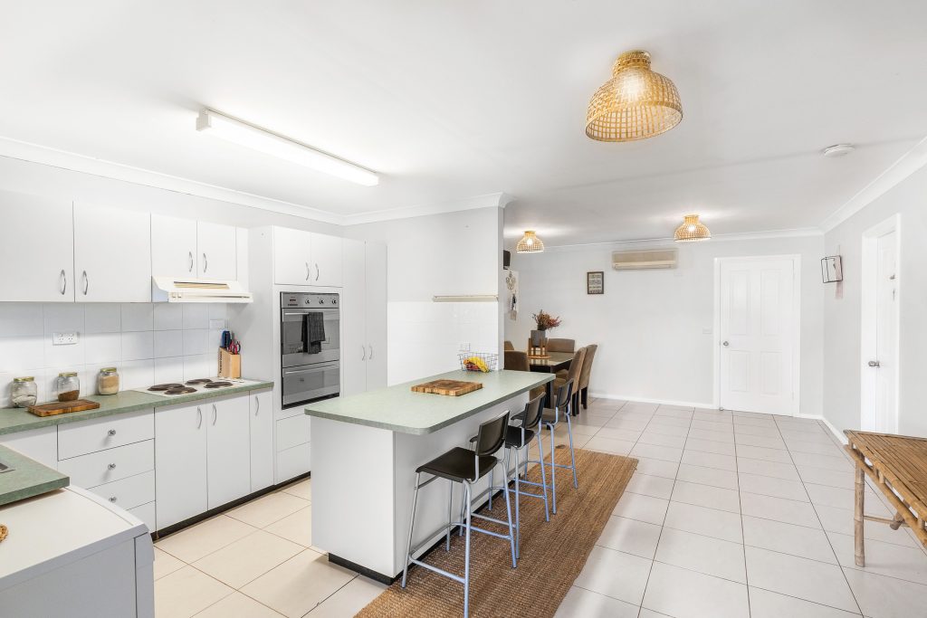 17 Airport Street, Temora NSW 2666 - photo 2