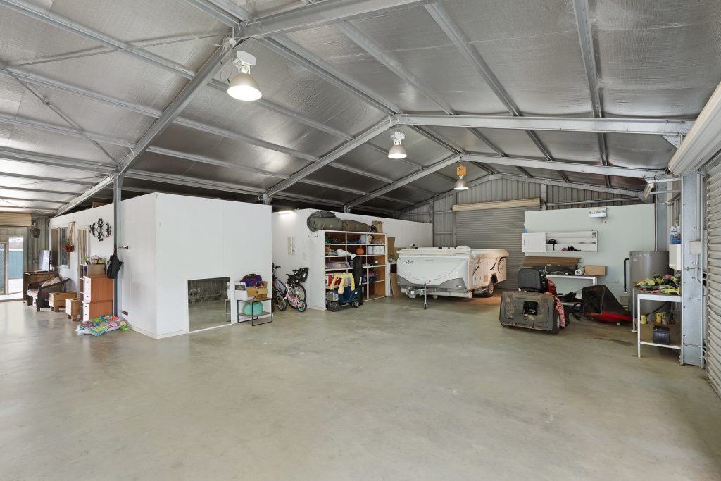 17 Airport Street, Temora NSW 2666 - photo 11