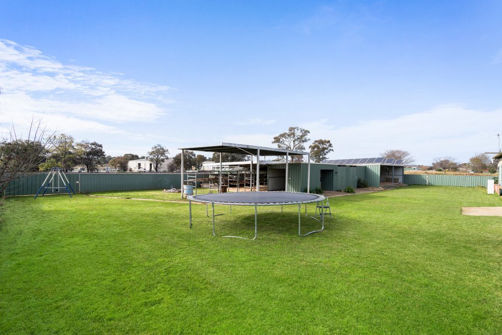 17 Airport Street, Temora NSW 2666 - photo 12