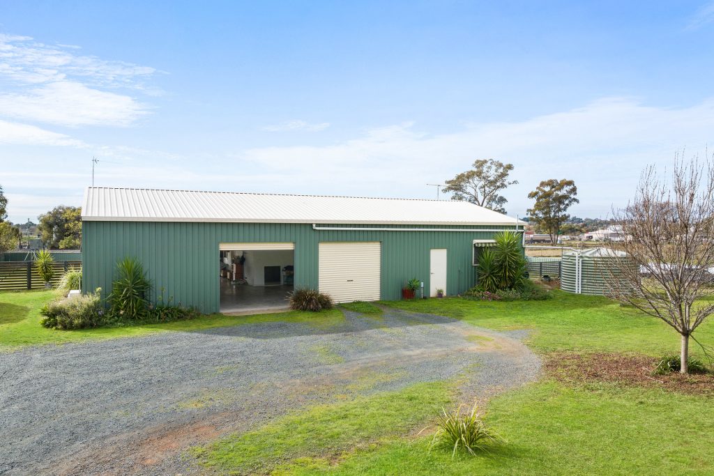 17 Airport Street, Temora NSW 2666 - photo 13