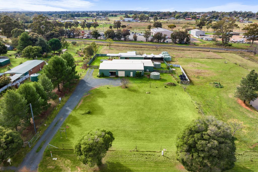 17 Airport Street, Temora NSW 2666 - photo 15