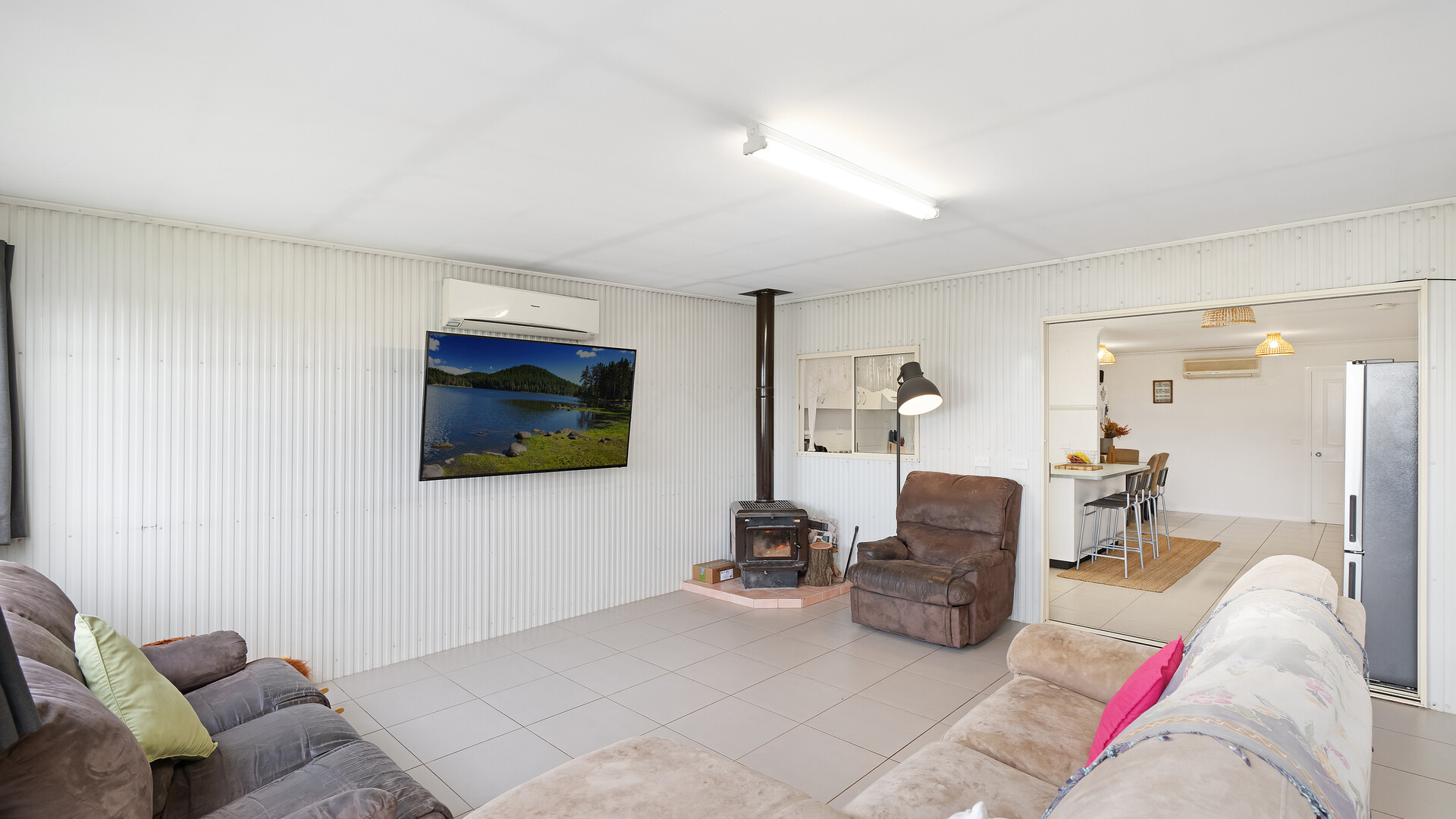 17 Airport Street, Temora NSW 2666 - photo 4