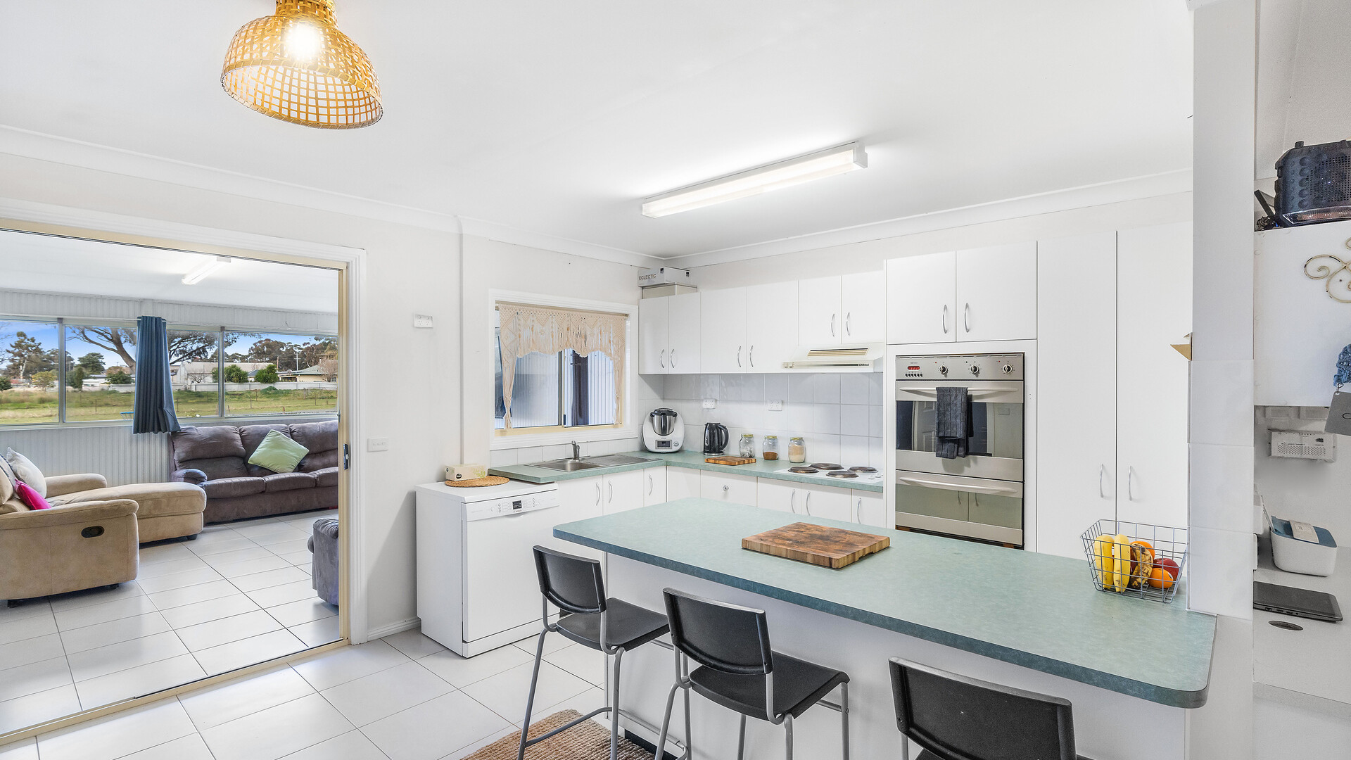 17 Airport Street, Temora NSW 2666 - photo 5