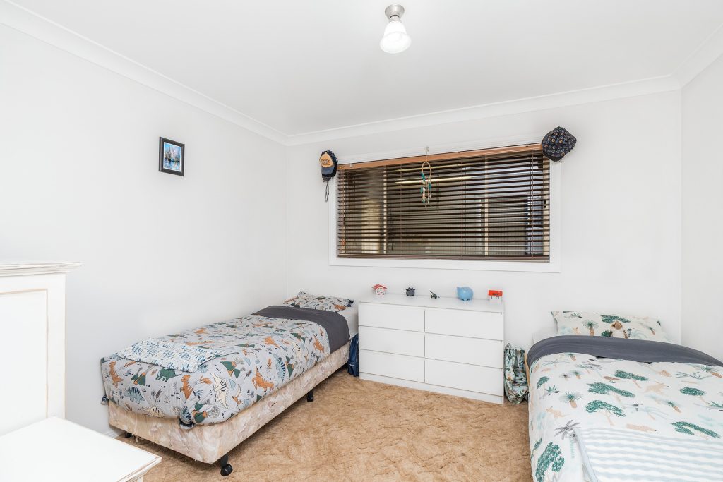 17 Airport Street, Temora NSW 2666 - photo 7