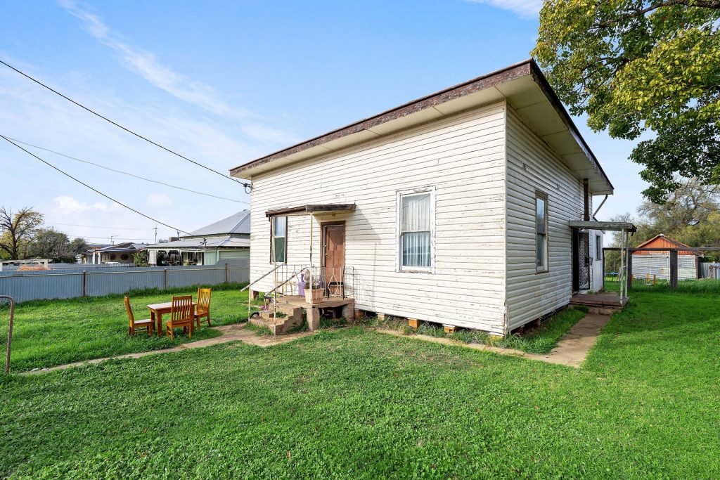 70 Dalgetty Street, Narrandera NSW 2700 - photo 2