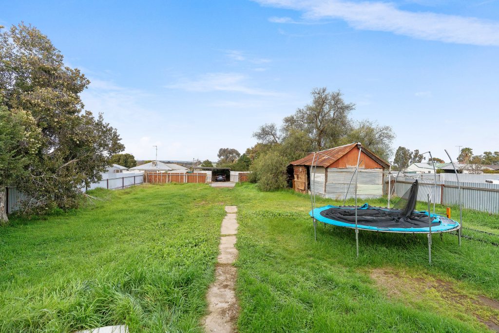 70 Dalgetty Street, Narrandera NSW 2700 - photo 13