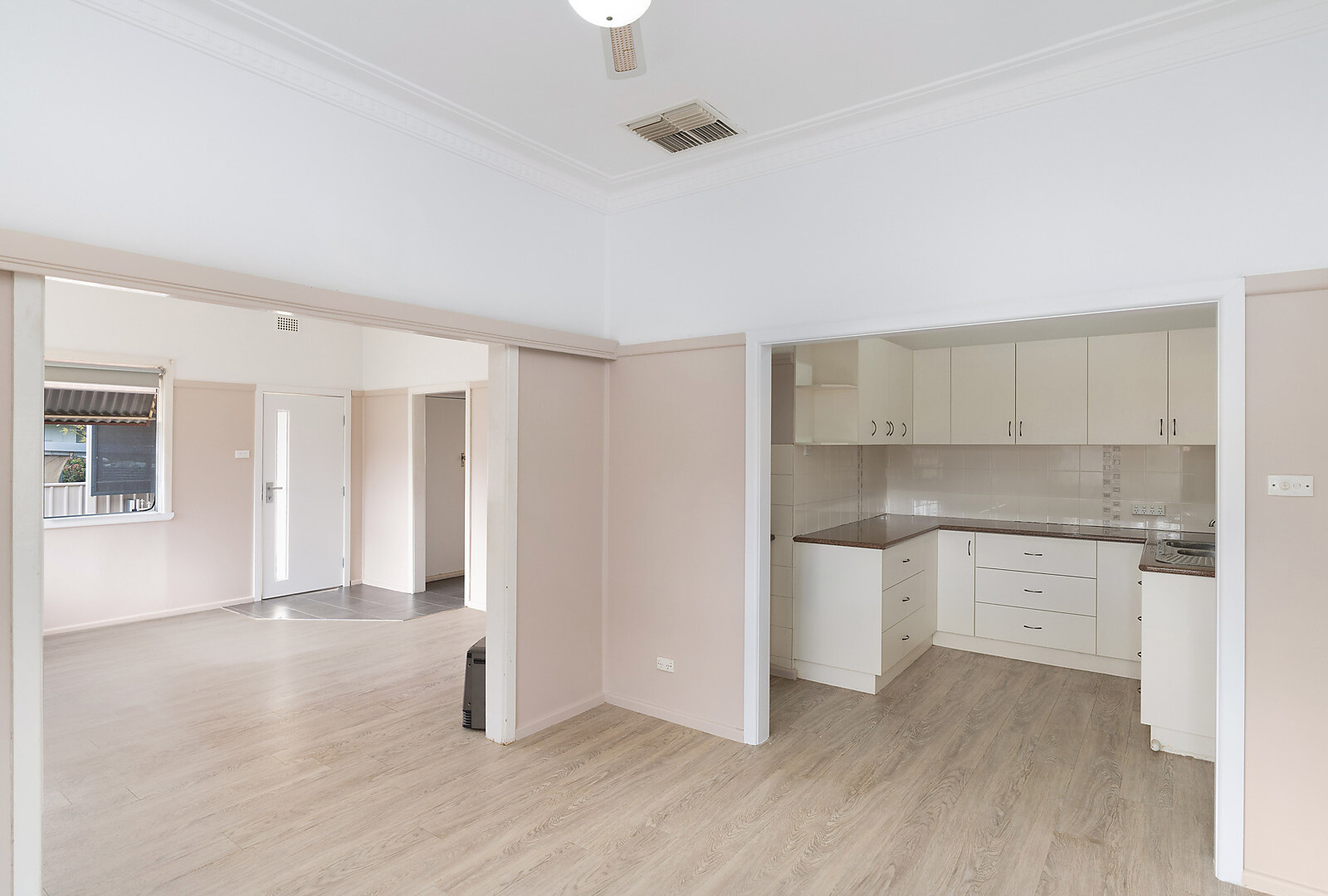 2 Sally Street, Leeton NSW 2705 - photo 5