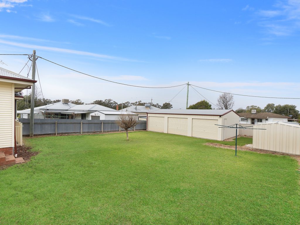 2 Sally Street, Leeton NSW 2705 - photo 9