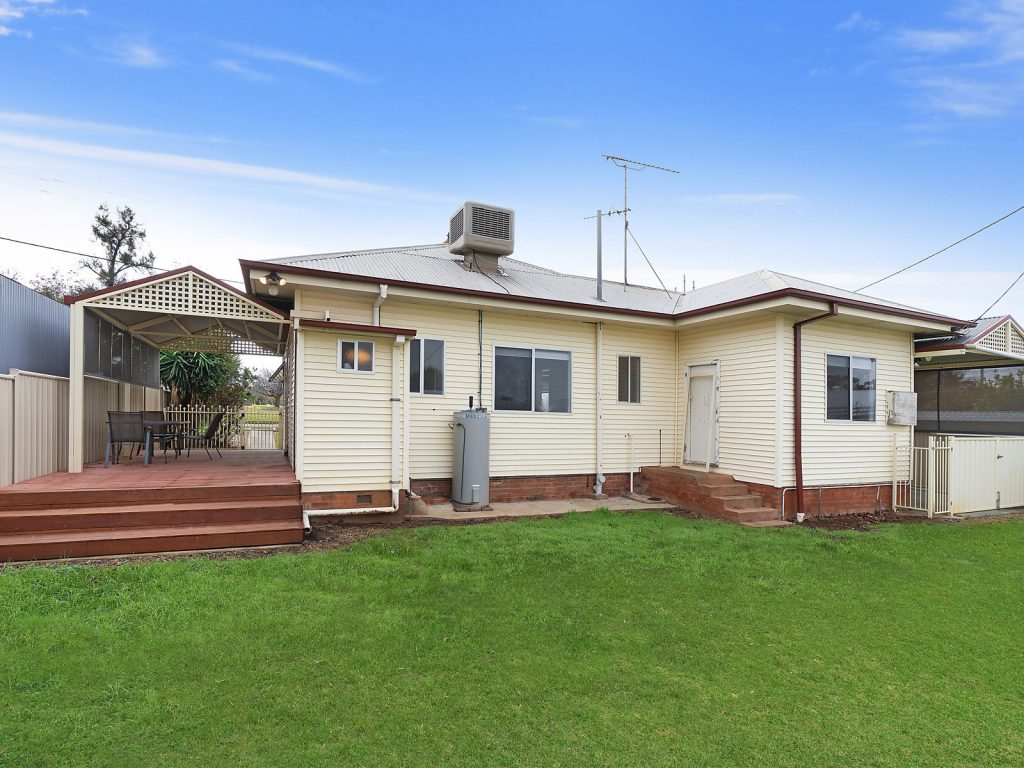 2 Sally Street, Leeton NSW 2705 - photo 10