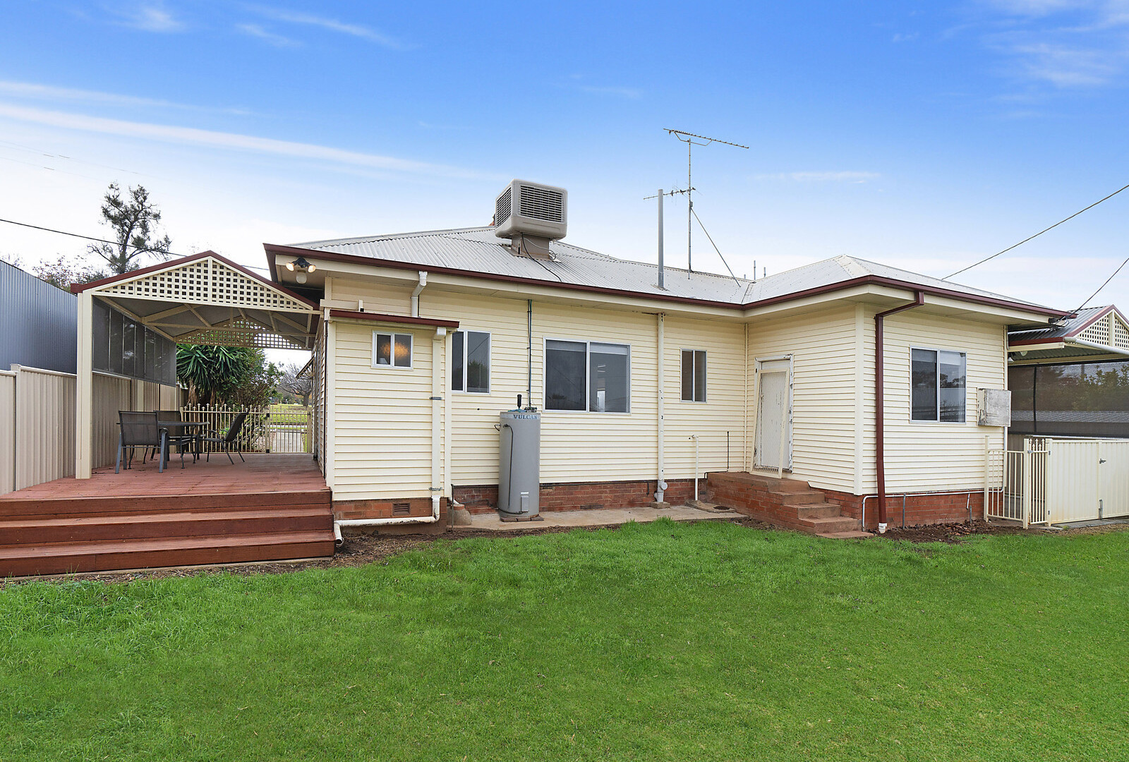 2 Sally Street, Leeton NSW 2705 - photo 10