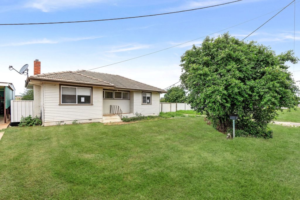 29 Railway Avenue, Leeton NSW 2705 - McGrath Riverina