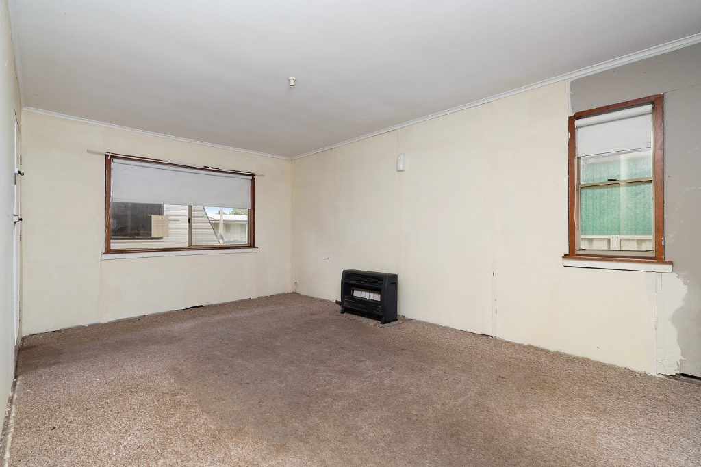 29 Railway Avenue, Leeton NSW 2705 - photo 3