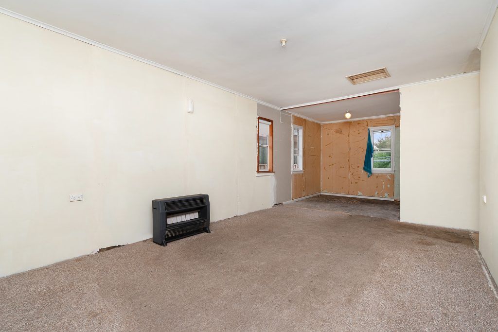29 Railway Avenue, Leeton NSW 2705 - photo 4