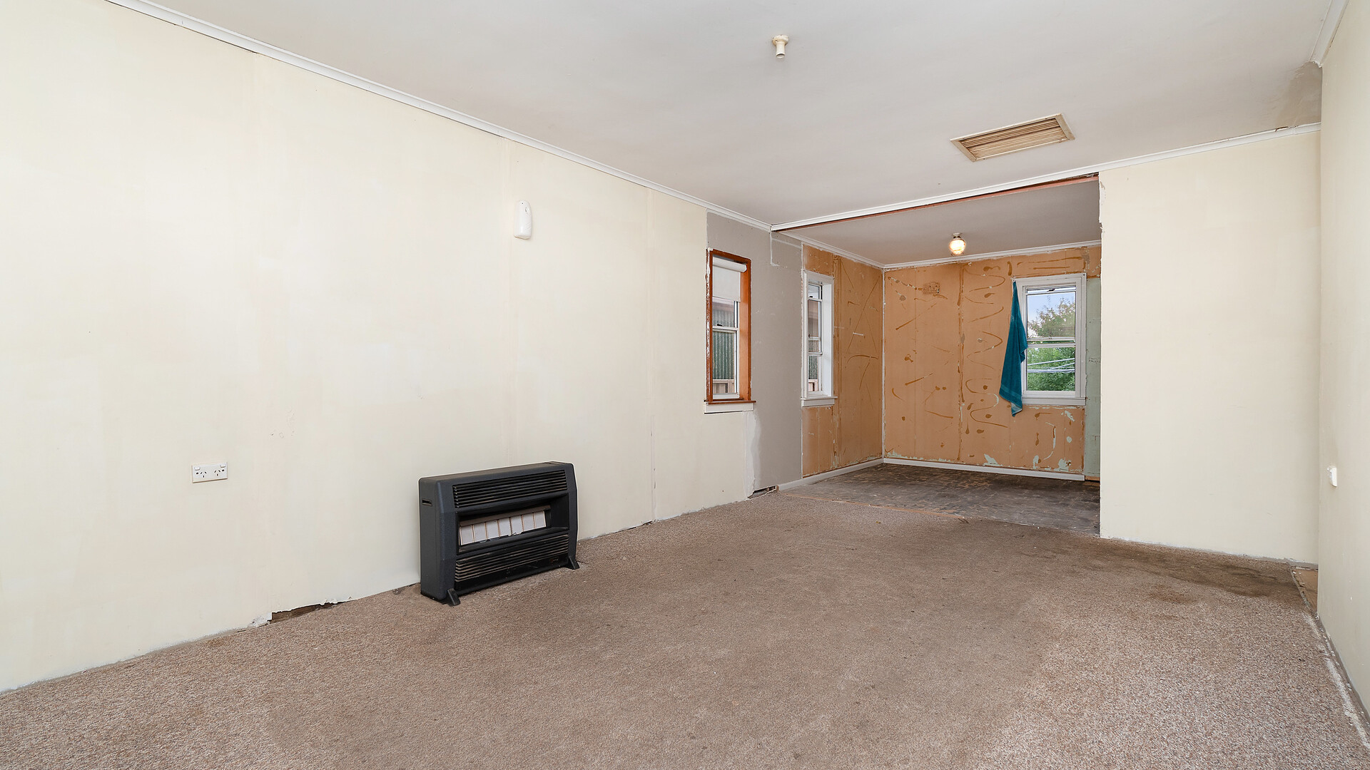 29 Railway Avenue, Leeton NSW 2705 - photo 4