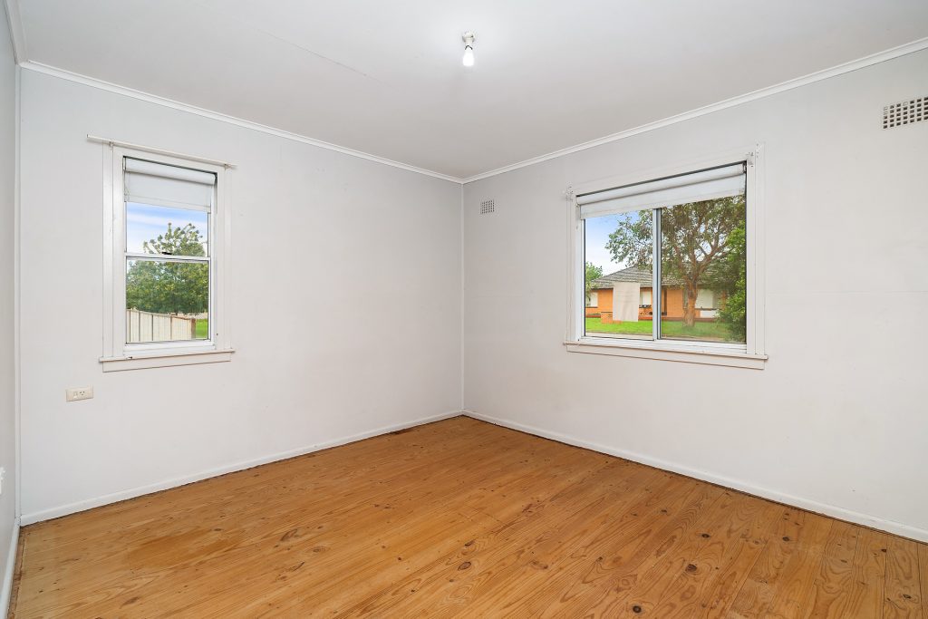 29 Railway Avenue, Leeton NSW 2705 - photo 5