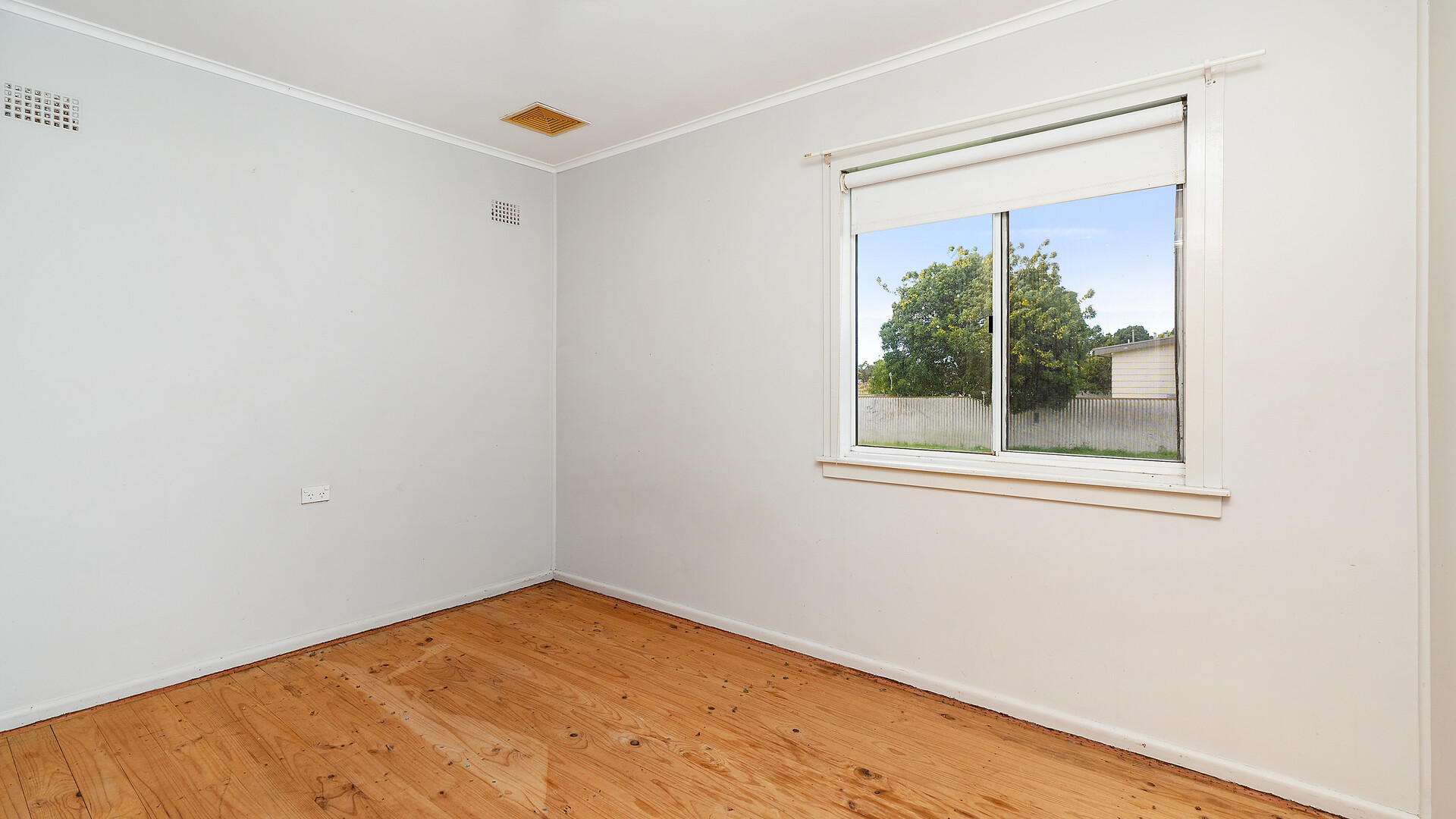 29 Railway Avenue, Leeton NSW 2705 - photo 6