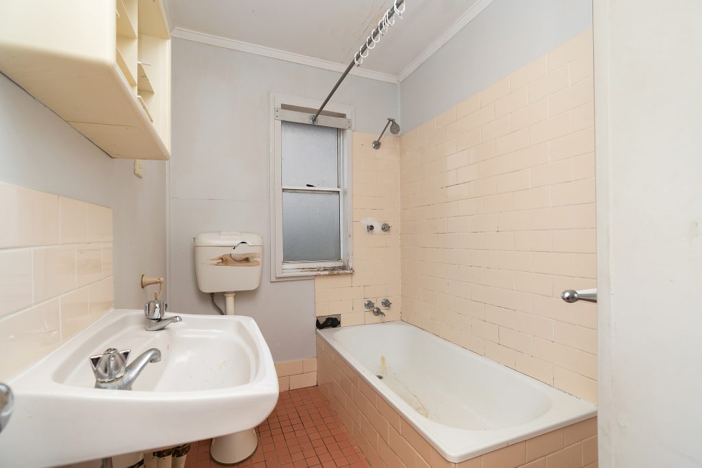29 Railway Avenue, Leeton NSW 2705 - photo 7