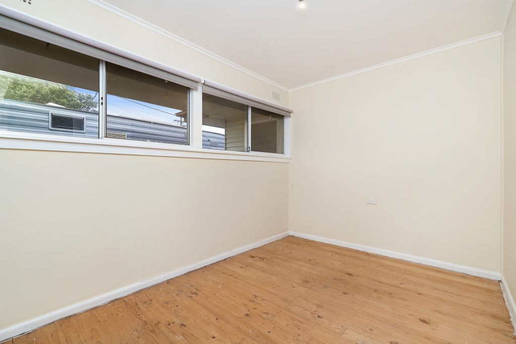 29 Railway Avenue, Leeton NSW 2705 - photo 8