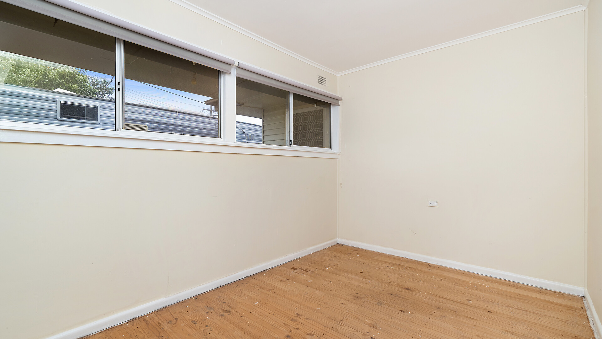 29 Railway Avenue, Leeton NSW 2705 - photo 8