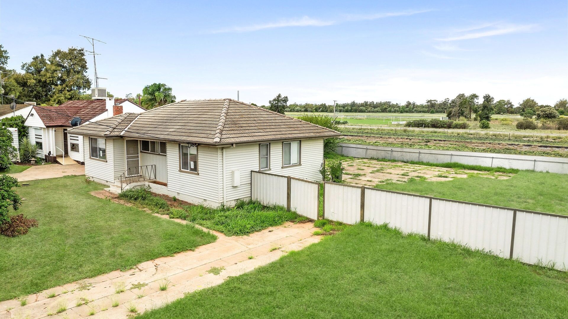29 Railway Avenue, Leeton NSW 2705 - photo 9