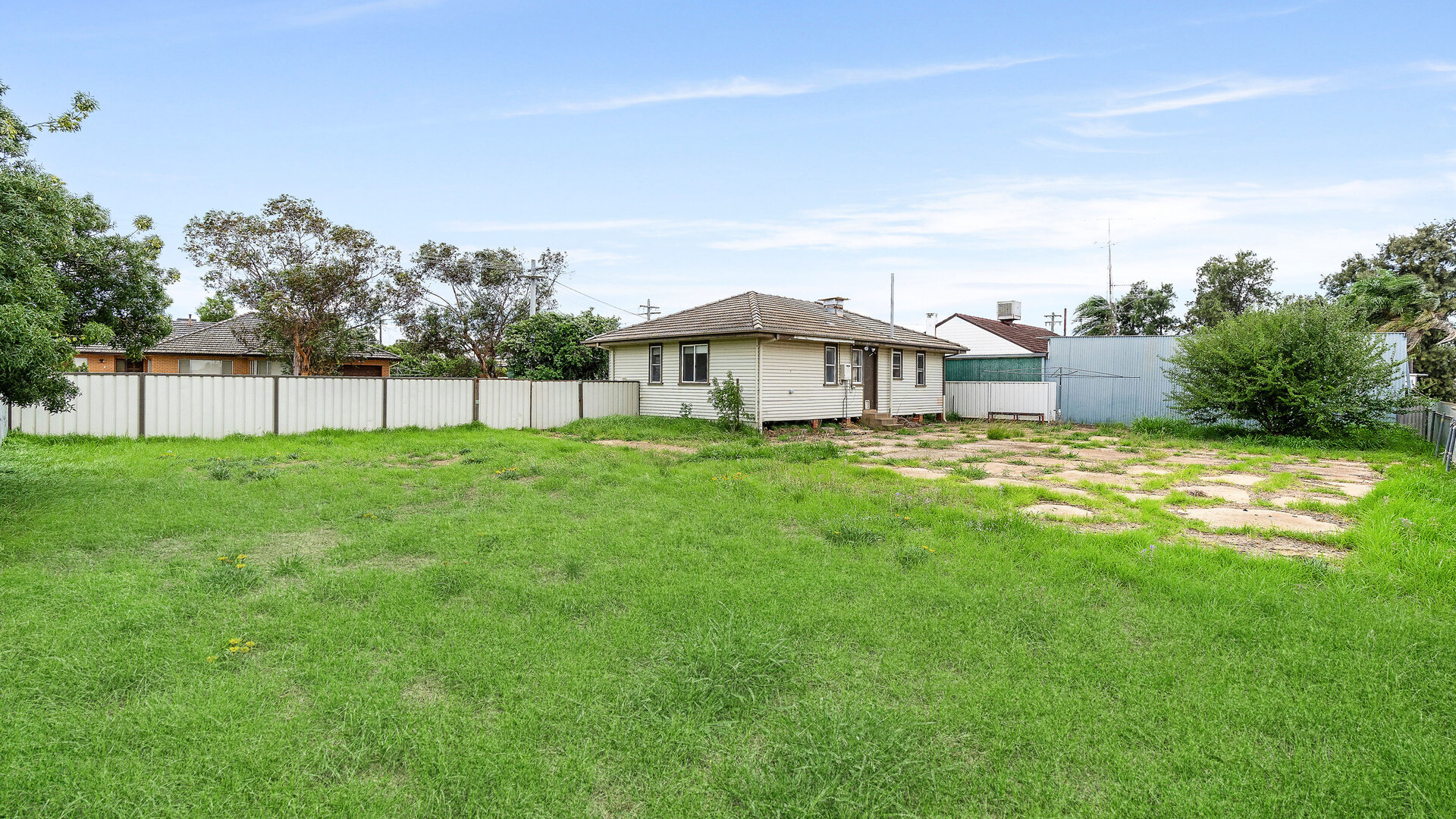 29 Railway Avenue, Leeton NSW 2705 - photo 10