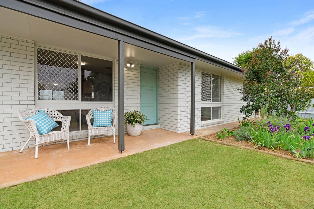 11 Crown Street, Narrandera NSW 2700 - photo 2