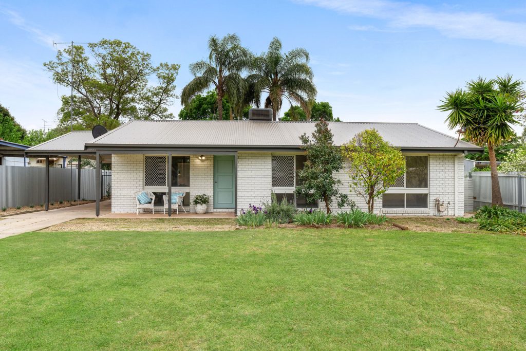 11 Crown Street, Narrandera NSW 2700 - McGrath Riverina