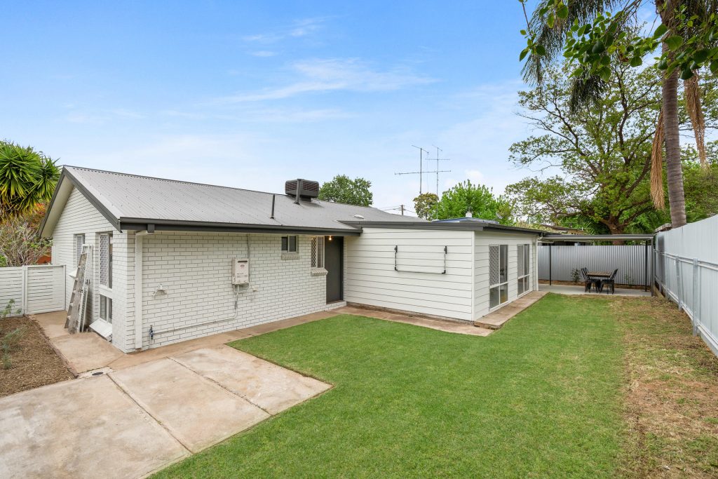 11 Crown Street, Narrandera NSW 2700 - photo 15