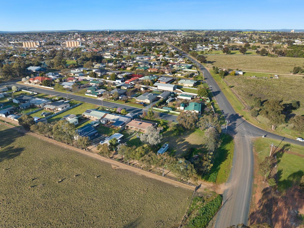 16 Mansfield Road, Temora NSW 2666 - photo 2