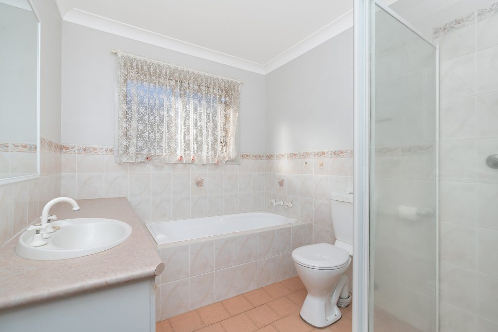 34 Kimba Drive, Glenfield Park NSW 2650 - photo 11