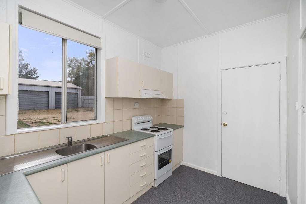 101 Bolton Street, Narrandera NSW 2700 - photo 2