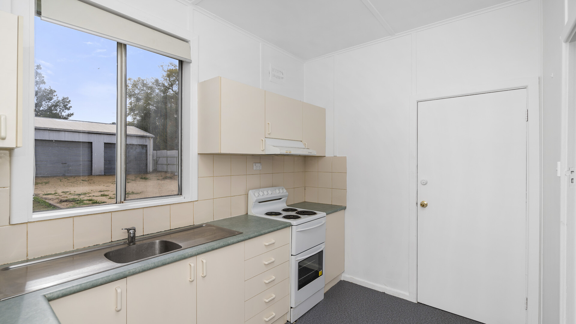 101 Bolton Street, Narrandera NSW 2700 - photo 2
