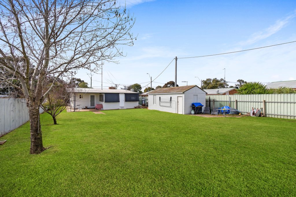 34 Yanco Avenue, Leeton NSW 2705 - photo 12