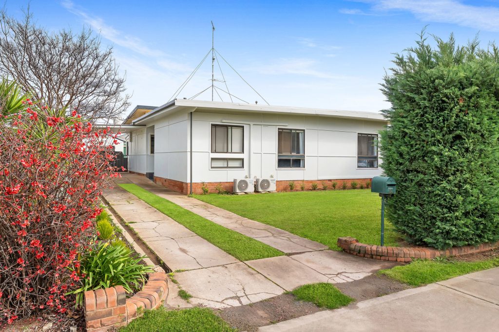 34 Yanco Avenue, Leeton NSW 2705 - photo 13