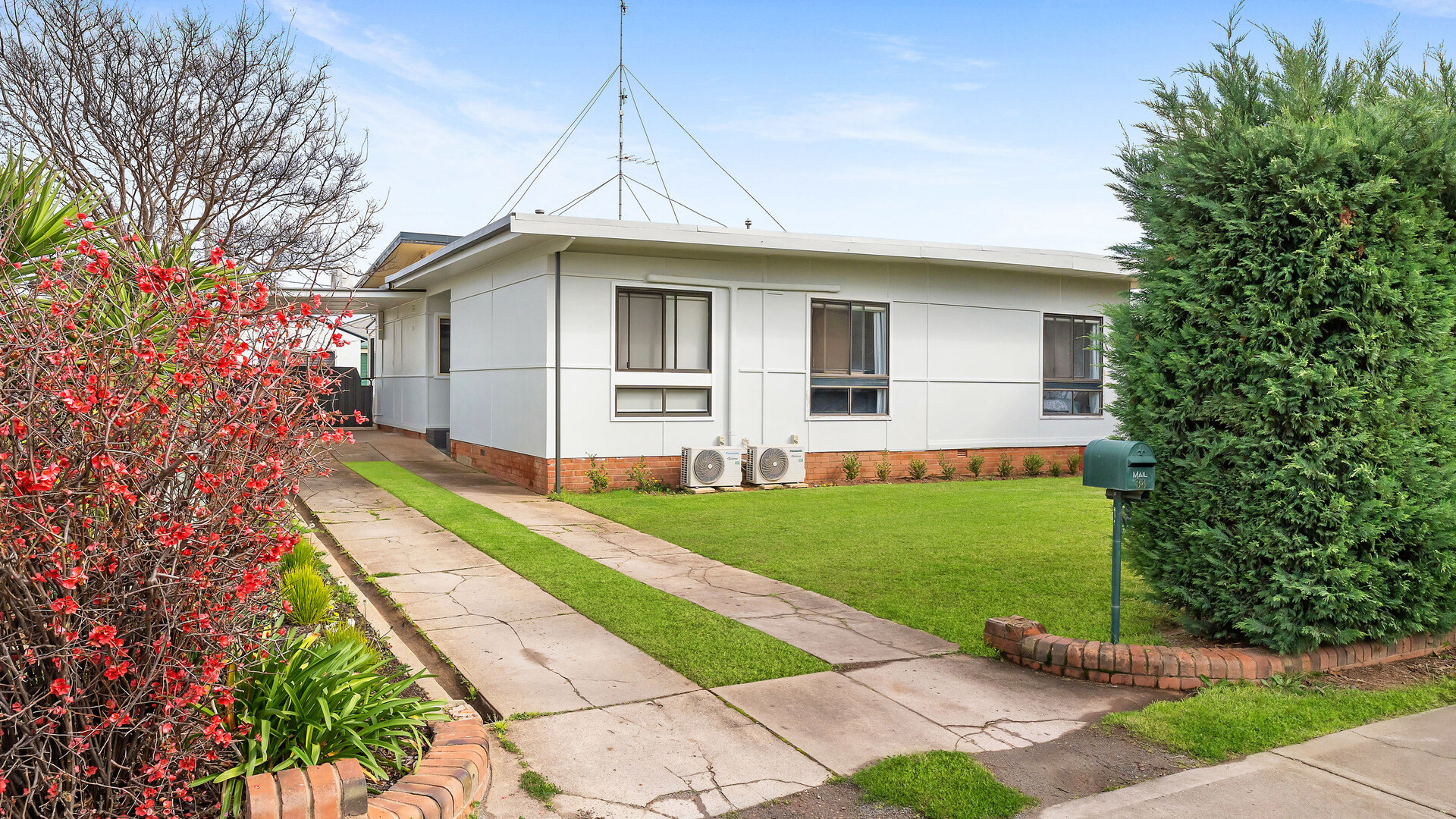 34 Yanco Avenue, Leeton NSW 2705 - photo 13
