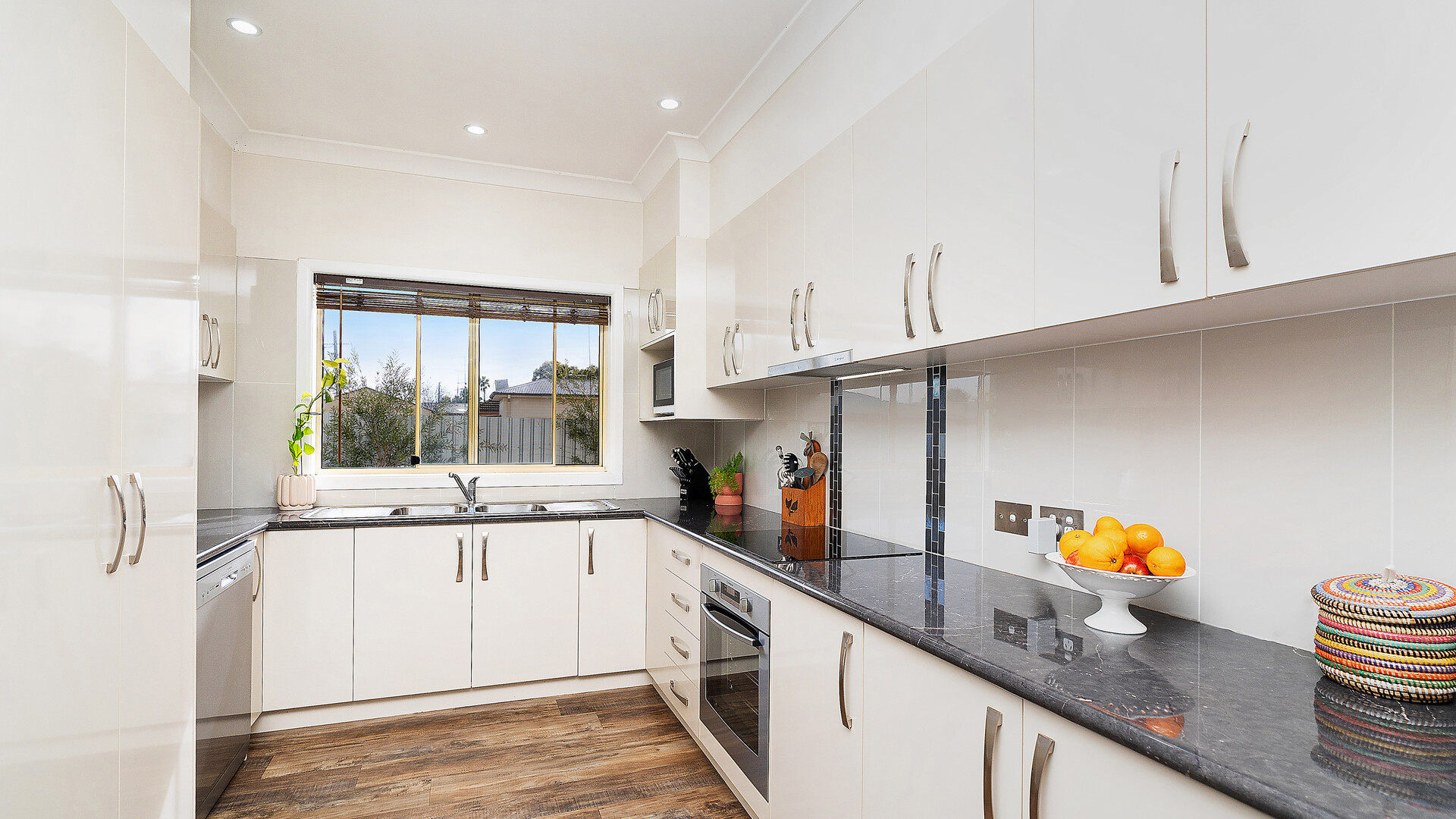 34 Yanco Avenue, Leeton NSW 2705 - photo 4