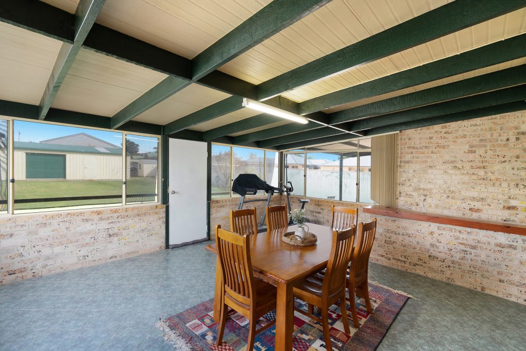 34 Yanco Avenue, Leeton NSW 2705 - photo 9