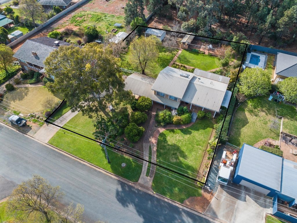 5 Watsonford Street, Temora NSW 2666 - photo 2