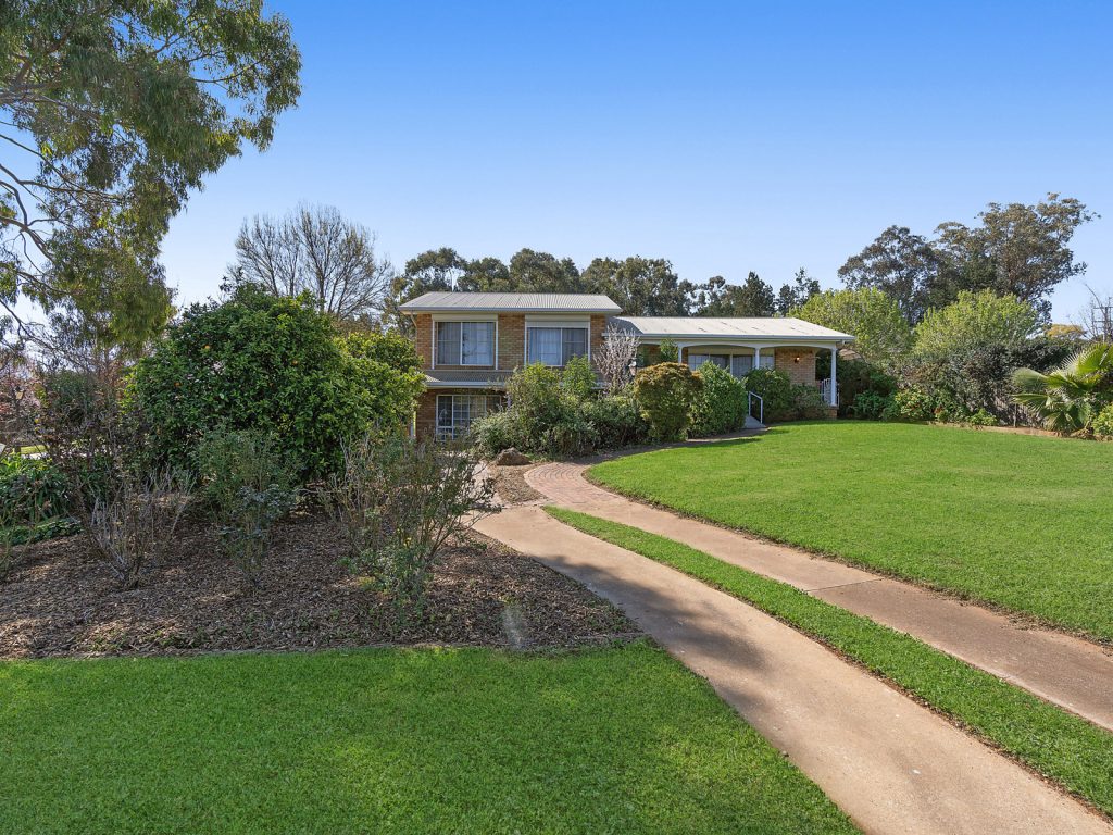 5 Watsonford Street, Temora NSW 2666 - McGrath Riverina