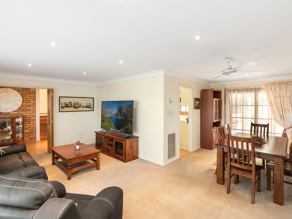 5 Watsonford Street, Temora NSW 2666 - photo 13