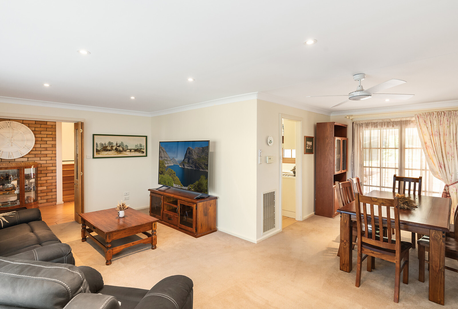 5 Watsonford Street, Temora NSW 2666 - photo 13