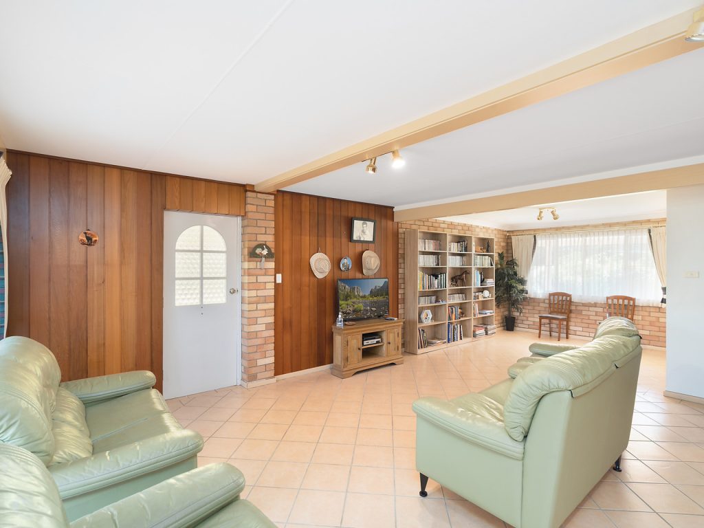 5 Watsonford Street, Temora NSW 2666 - photo 15
