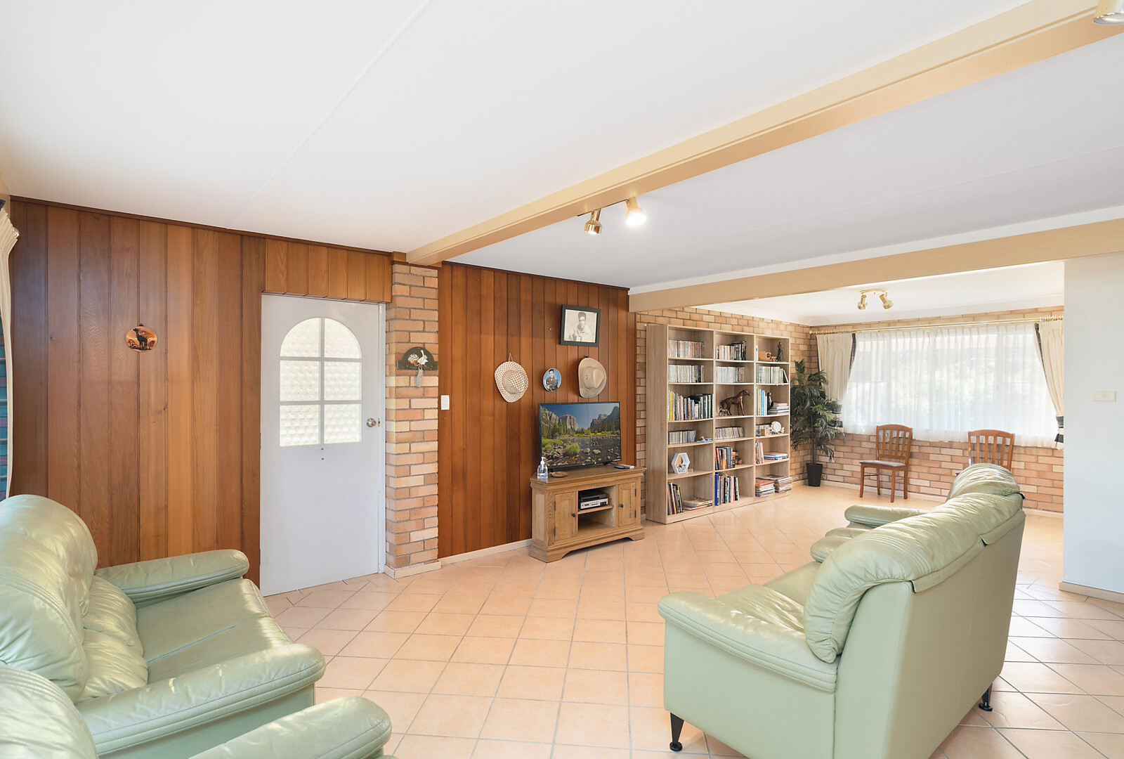 5 Watsonford Street, Temora NSW 2666 - photo 15