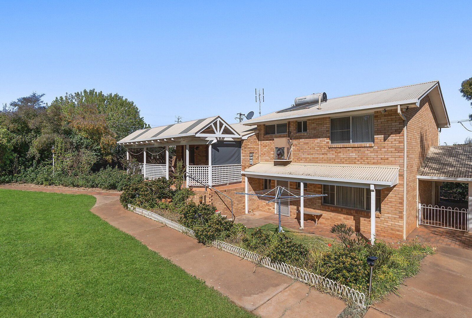 5 Watsonford Street, Temora NSW 2666 - photo 16