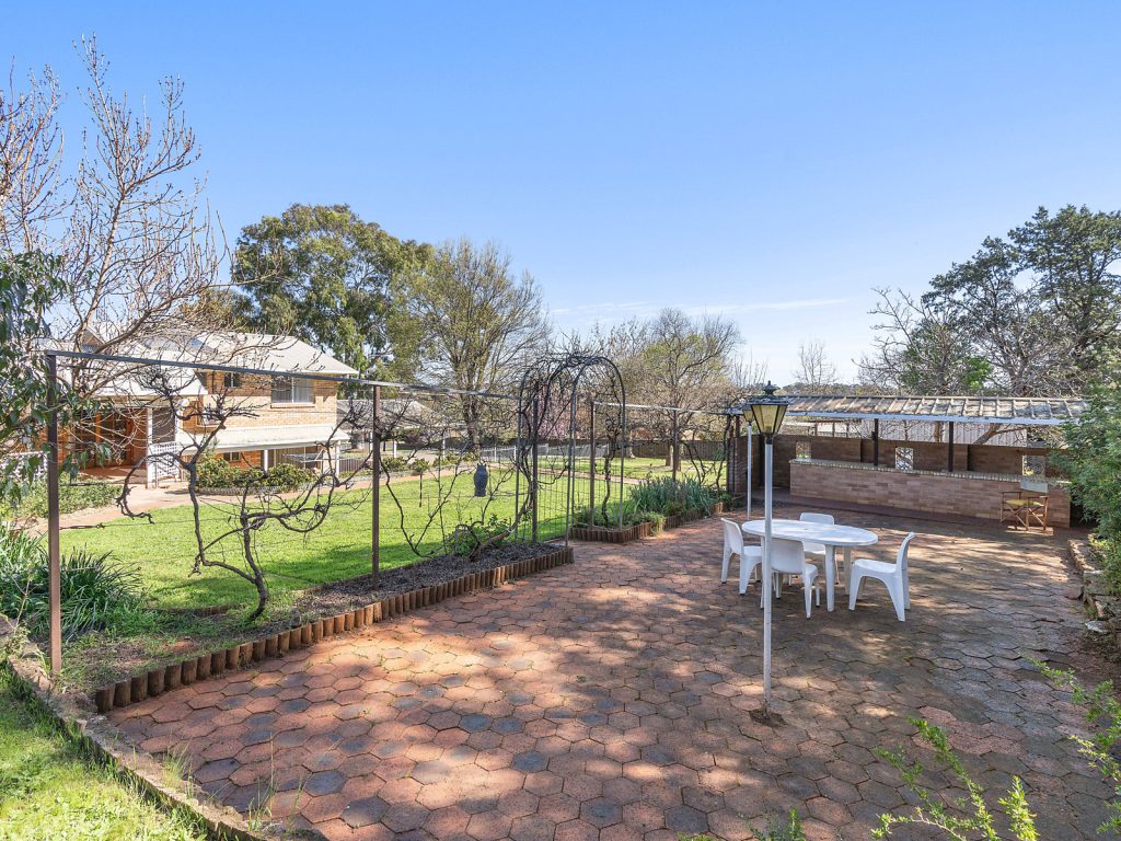5 Watsonford Street, Temora NSW 2666 - photo 17