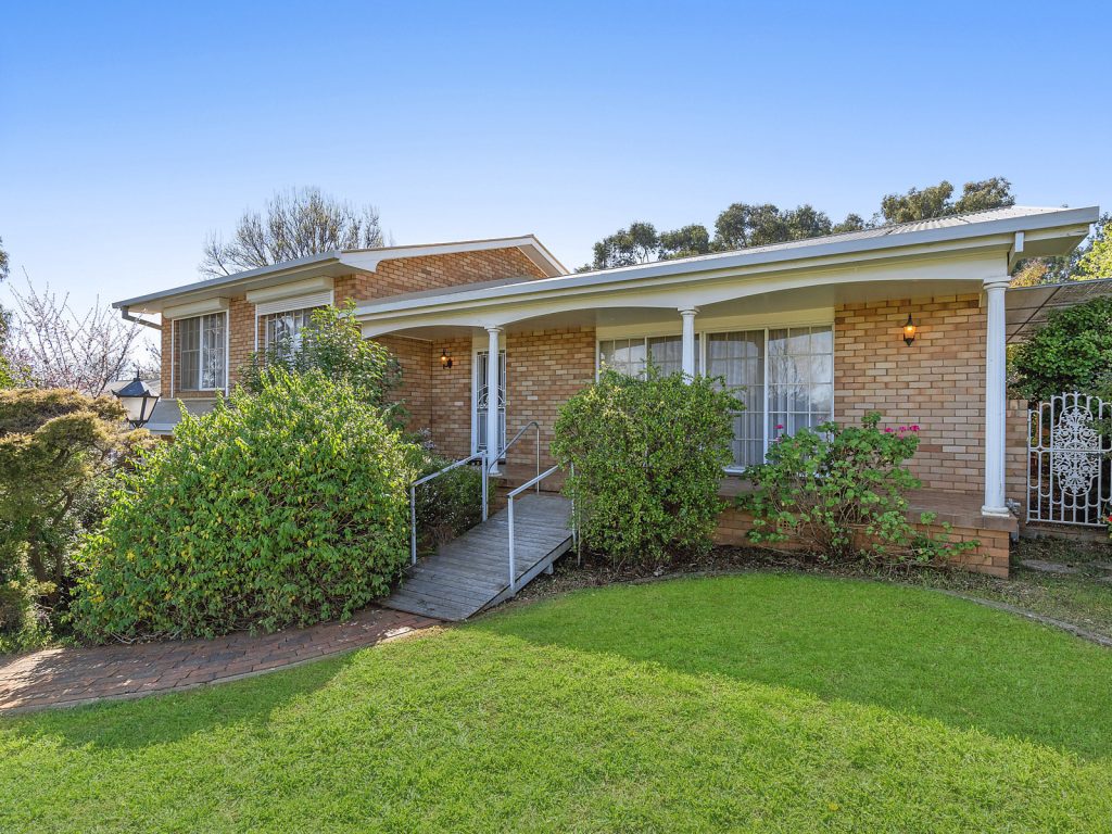 5 Watsonford Street, Temora NSW 2666 - photo 20