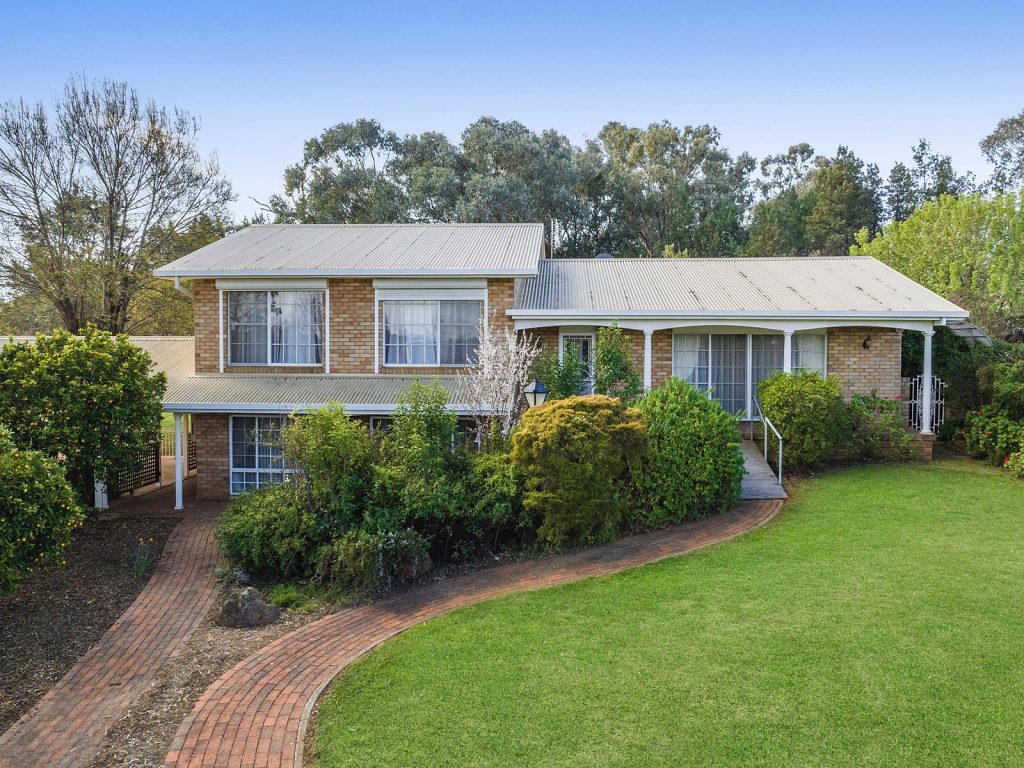 5 Watsonford Street, Temora NSW 2666 - photo 4