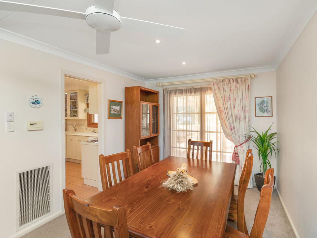 5 Watsonford Street, Temora NSW 2666 - photo 8