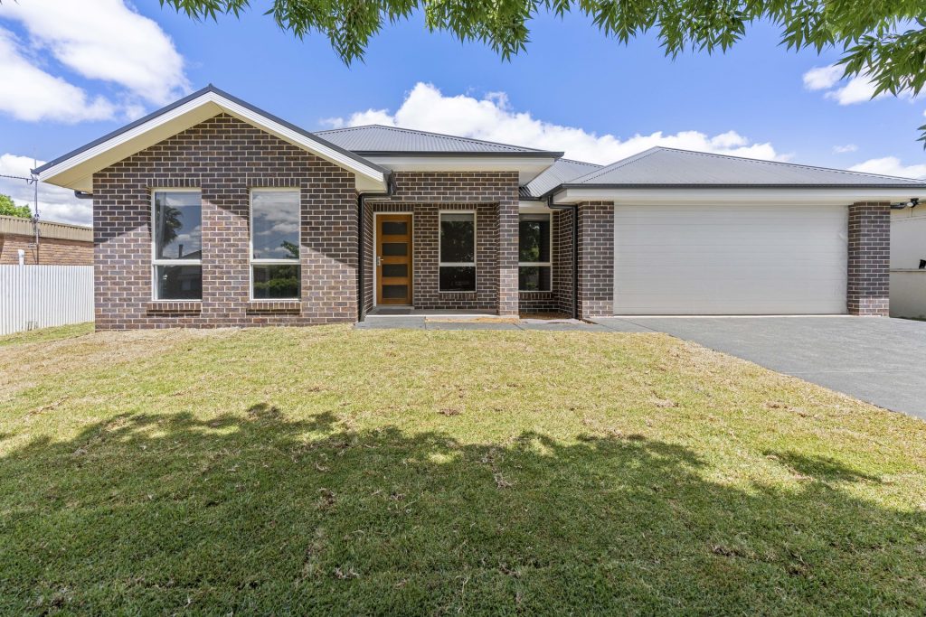 2 Sherwood Road, Temora NSW 2666 - McGrath Riverina